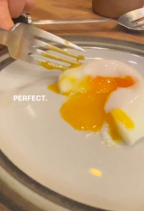 Як приготувати яйця пашот усього за 1 хвилину: ми всі робили це неправильно