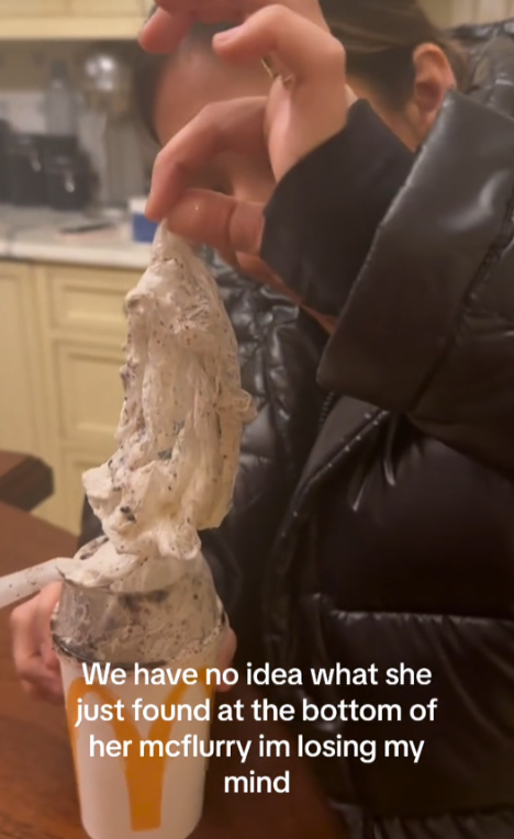 Женщина нашла в МакФлури несъедобный "сюрприз" и едва сдерживала эмоции: что там было