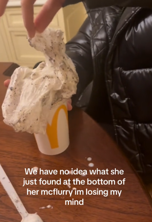 Женщина нашла в МакФлури несъедобный "сюрприз" и едва сдерживала эмоции: что там было