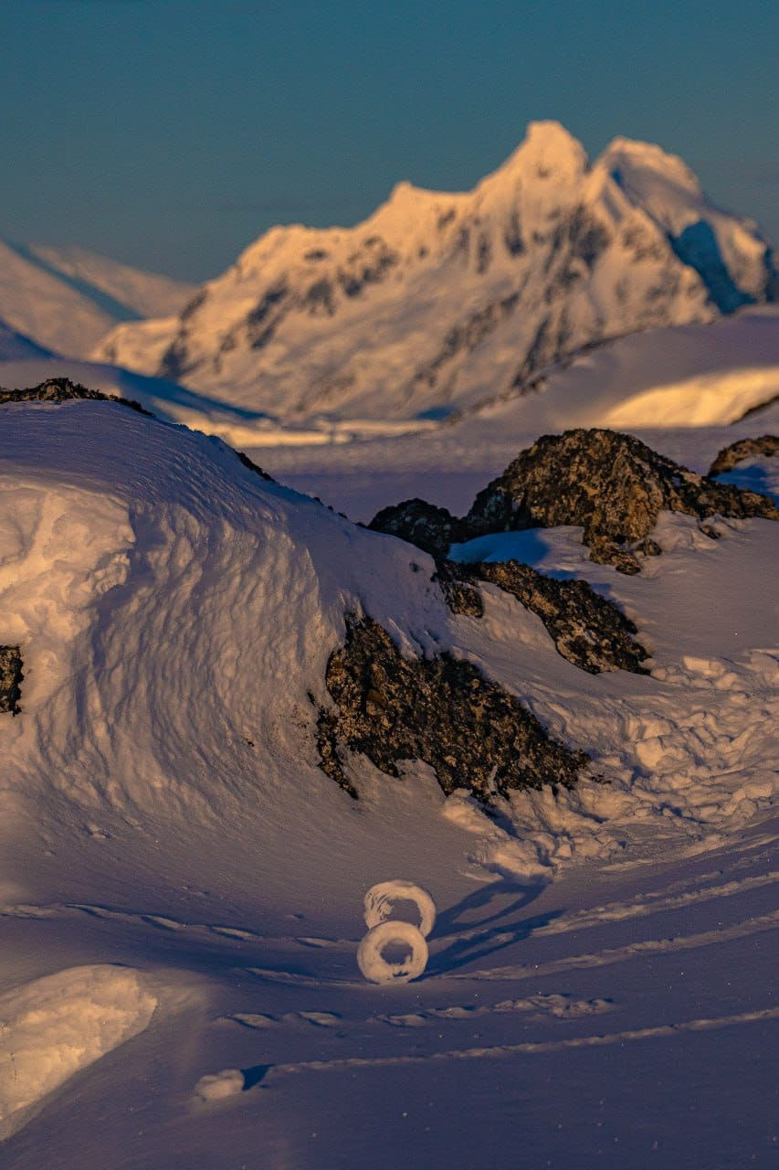 Рідкісне явище помітили на станції "Вернадського": дивіться, як виглядають "снігові пончики" (фото)