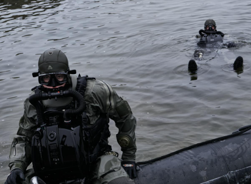 &quot;Елітні війська&quot;: дивіться рідкісні кадри з бойовими водолазами, які нищать ворога в тилу