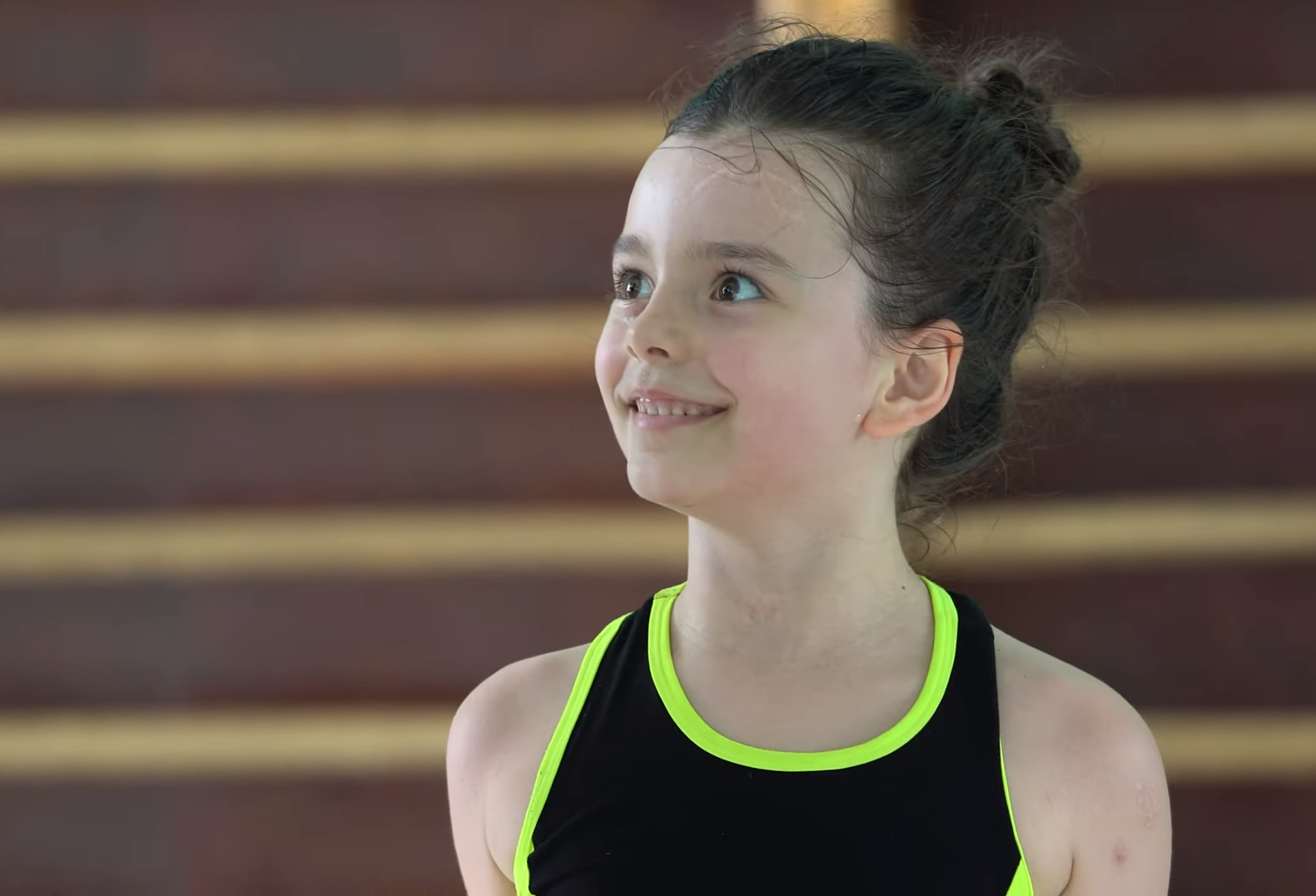 Враг искалечил, но не сломал. Как сегодня живет 7-летняя гимнастка с протезом Саша Паскаль: сильные фото