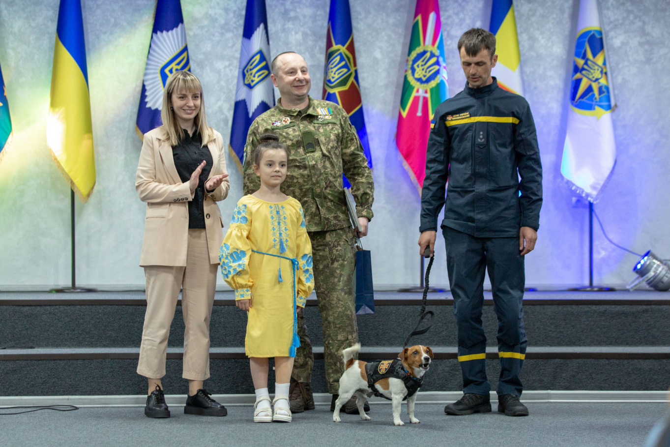 Враг искалечил, но не сломал. Как сегодня живет 7-летняя гимнастка с протезом Саша Паскаль: сильные фото