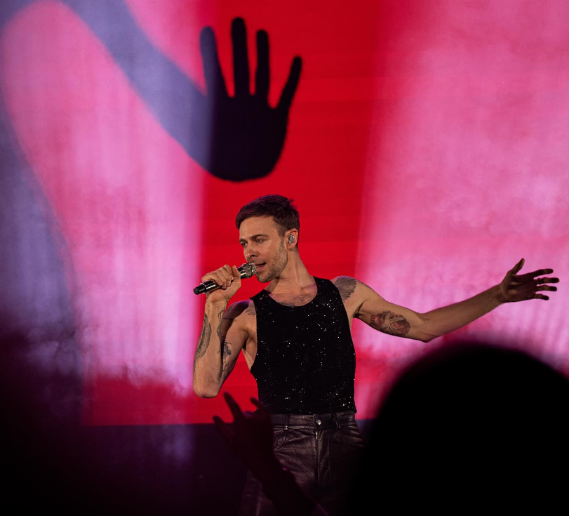 Как Барских выглядел в 2007 году. Смотрите первое выступление артиста на шоу "Караоке на Майдані"