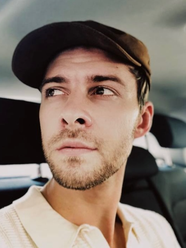 Как Барских выглядел в 2007 году. Смотрите первое выступление артиста на шоу "Караоке на Майдані"