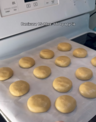 Пам'ятаєте тістечка "Персики"? Виявилося, їх зовсім не важко приготувати (рецепт з відео)