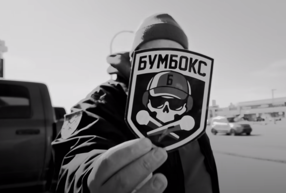 "Нас мама не вчила, як бігти тікати й ховатись". Новая песня Хлывнюка вызывает мурашки по коже (видео)