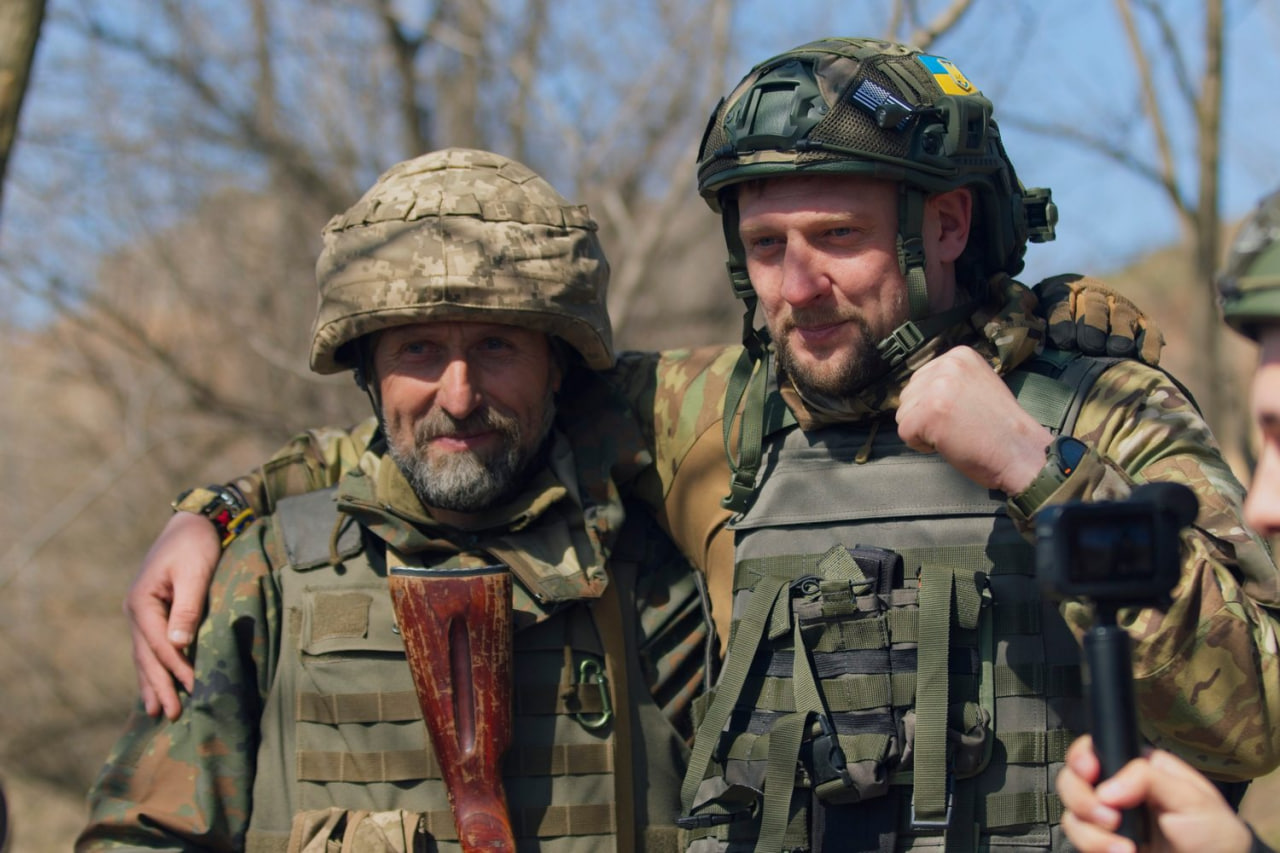 Легенди футболу Селезньов та Мілевський відправилися на Донбас (фото)