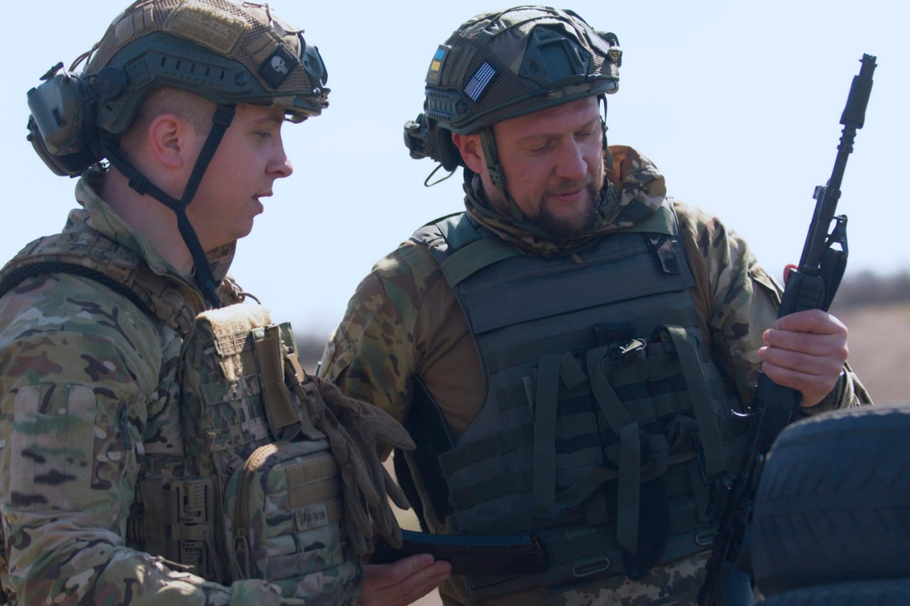 Легенди футболу Селезньов та Мілевський відправилися на Донбас (фото)