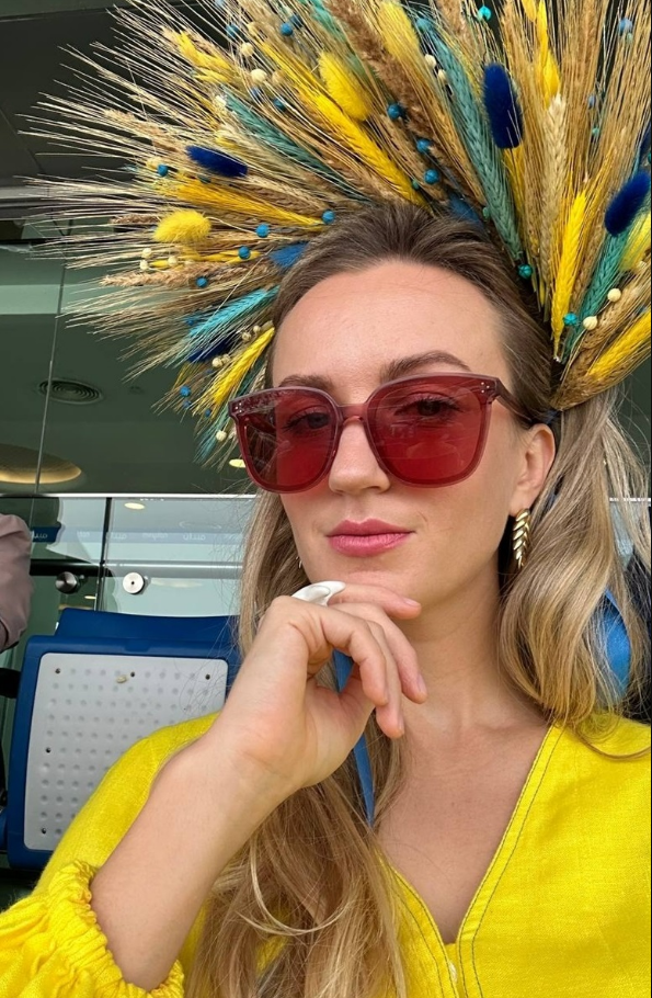 Найкраще національне вбрання. Українка феєрично перемогла на престижному конкурсі в ОАЕ (фото)