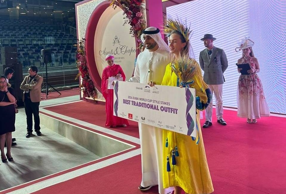 Найкраще національне вбрання. Українка феєрично перемогла на престижному конкурсі в ОАЕ (фото)