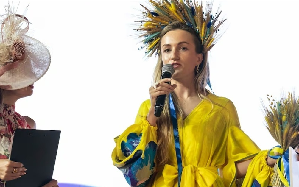 Найкраще національне вбрання. Українка феєрично перемогла на престижному конкурсі в ОАЕ (фото)