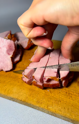 Салат "хвилинка" на Великдень і просто так. Справжня феєрія смаку усього з 5 продуктів