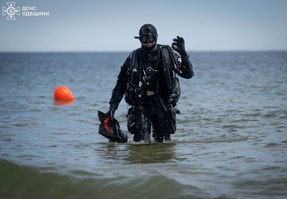Це варто побачити. Українцям показали, як тренуються водолази-рятувальники (фото)