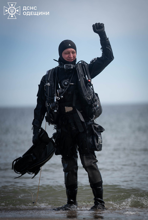 Це варто побачити. Українцям показали, як тренуються водолази-рятувальники (фото)