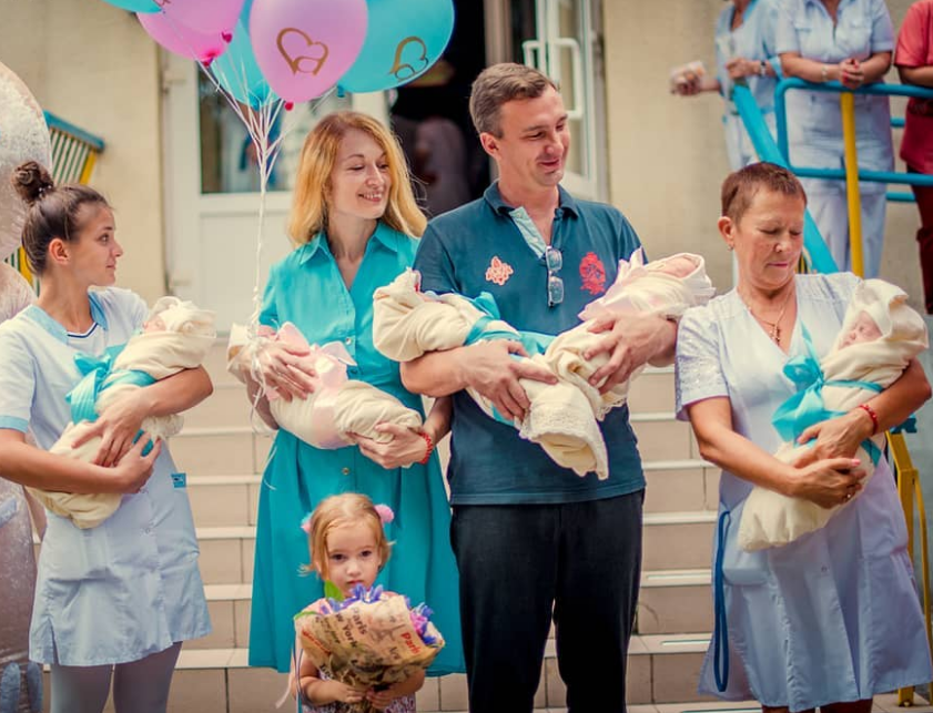 Народила п'ятірню й залишилась без чоловіка: де і як живе сьогодні багатодітна українка з Одеси