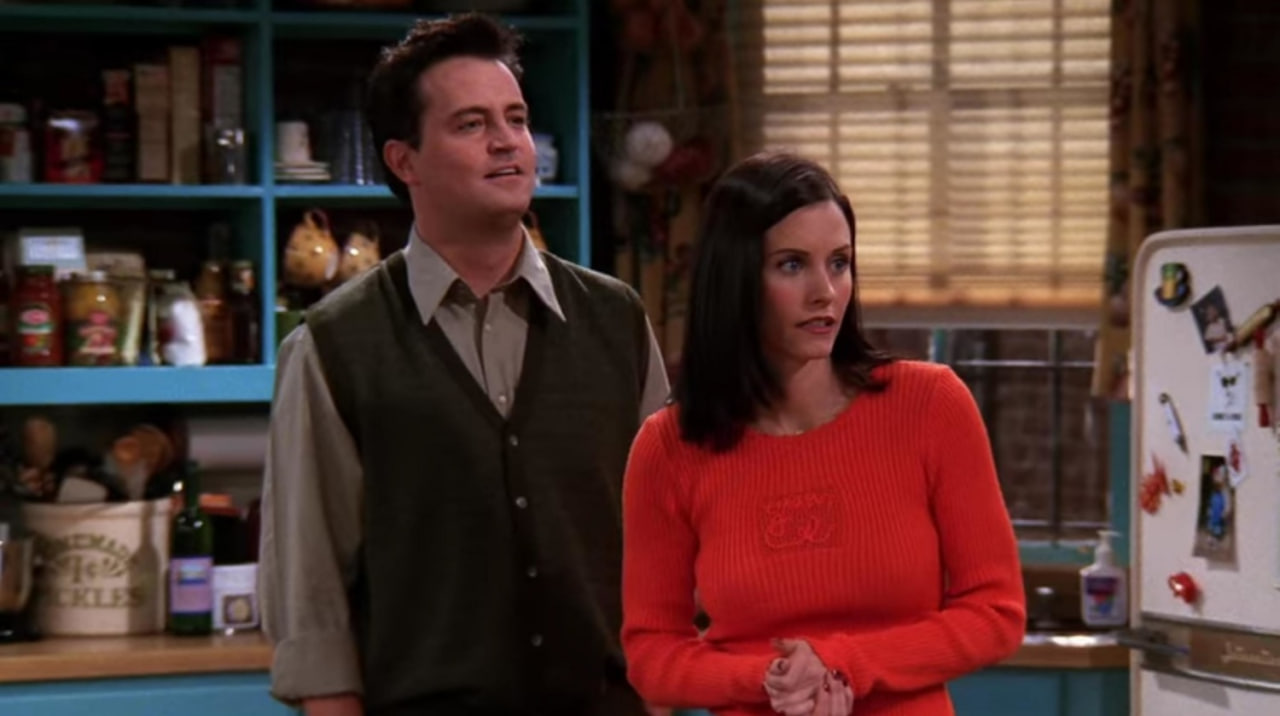 Чендлер зрадив Моніку. Як Меттью Перрі змінив сюжет "Друзів" і врятував свого персонажа