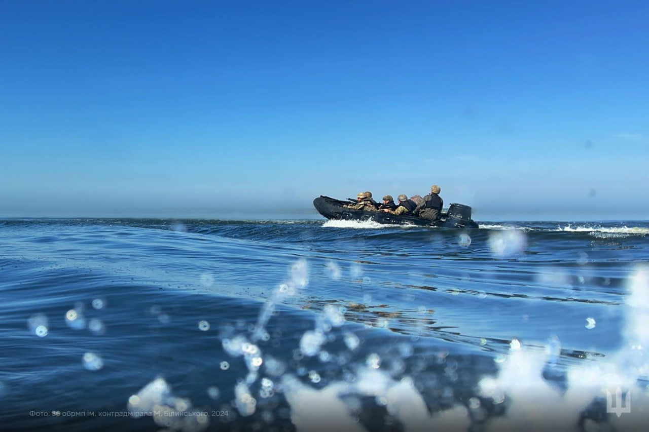 Появились редкие фото николаевских морпехов в "родной стихии"