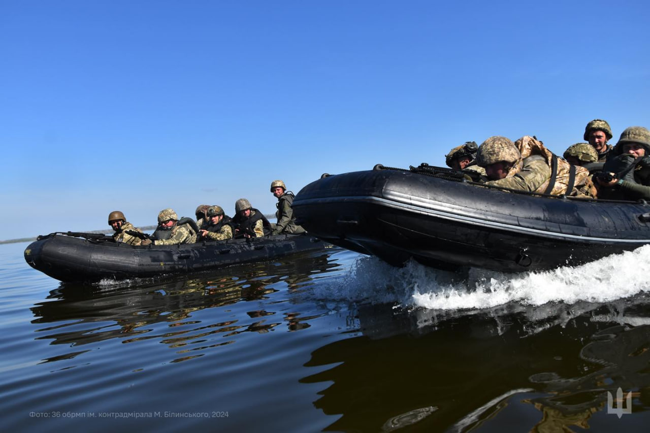 Появились редкие фото николаевских морпехов в "родной стихии"