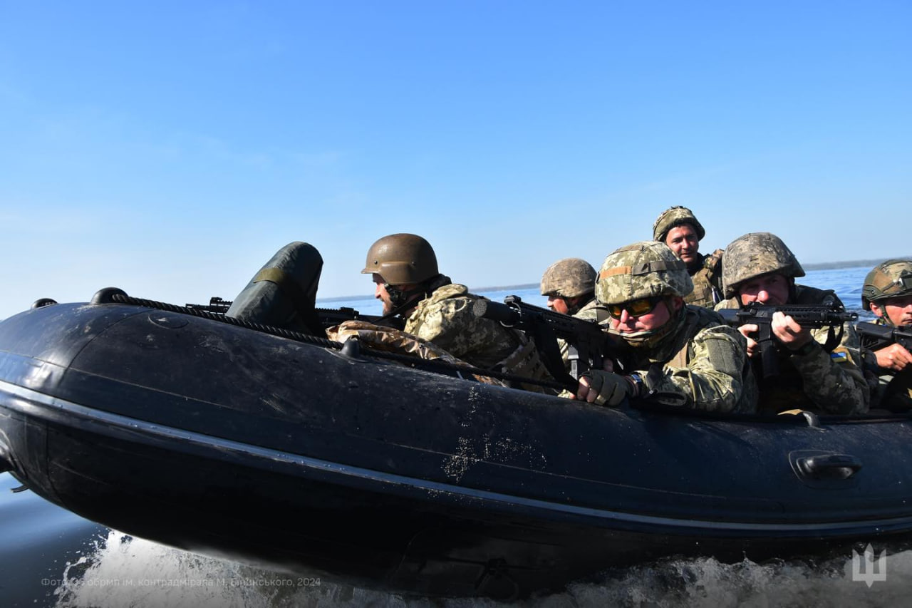 Появились редкие фото николаевских морпехов в "родной стихии"