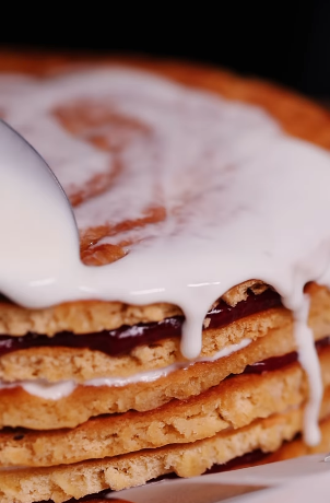 Невероятный медовик с вишней от Эктора из "МастерШеф": кулинар дал пошаговый рецепт с видео