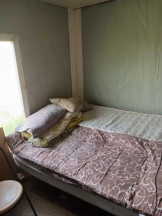 Необычную квартиру сдают в Киеве за 3 тысячи: как выглядит "таунхаус" без воды, но с балконом