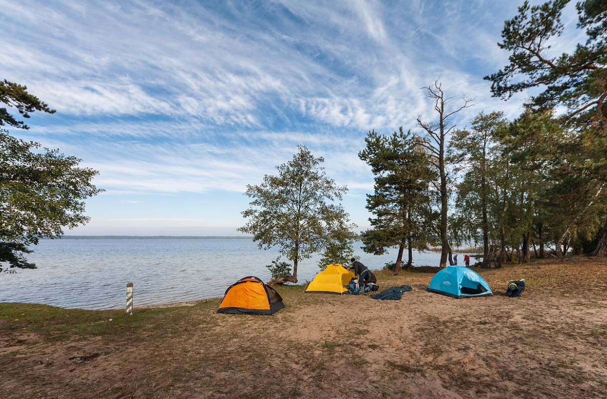 7 лучших мест для отдыха с палаткой, куда можно поехать прямо сейчас