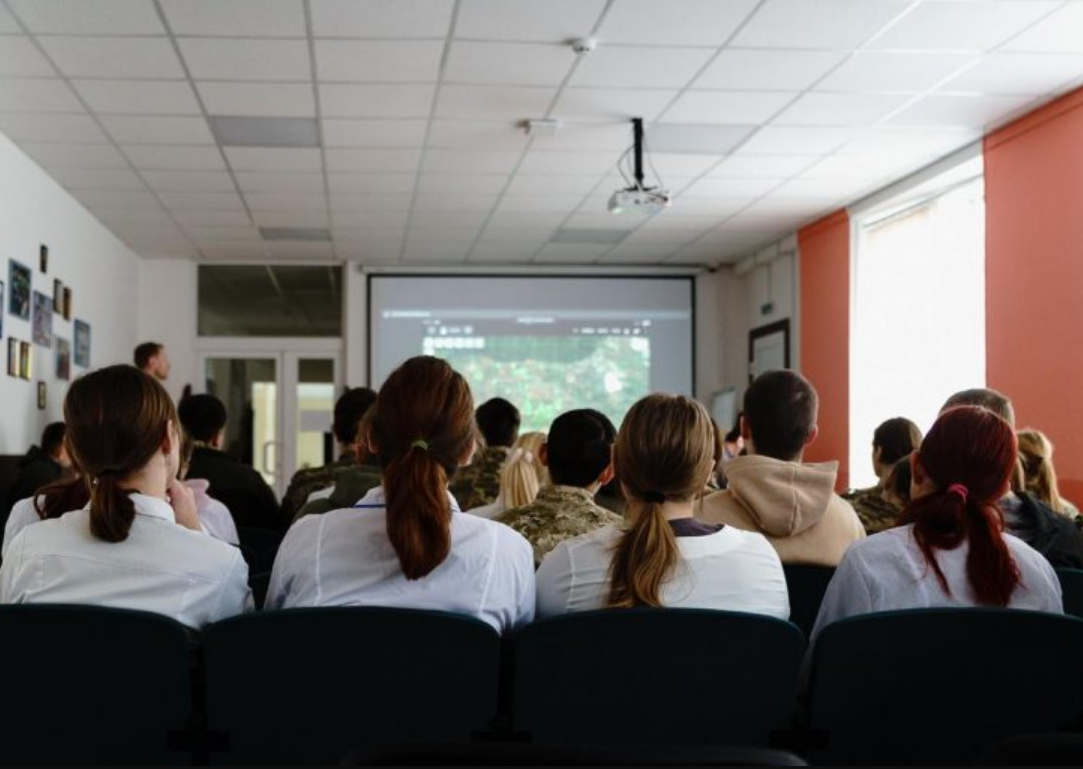 Вчителів навчатимуть військові? &quot;Захист України&quot; суттєво оновлюють: що зміниться для школярів і викладачів