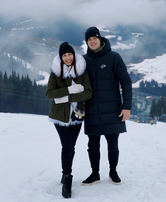 Знакомы с 1 класса: смотрите, как выглядит жена-красавица Артема Довбика