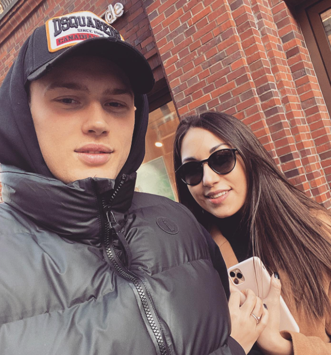 Знакомы с 1 класса: смотрите, как выглядит жена-красавица Артема Довбика