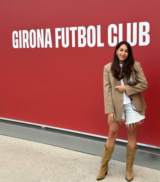 Знакомы с 1 класса: смотрите, как выглядит жена-красавица Артема Довбика