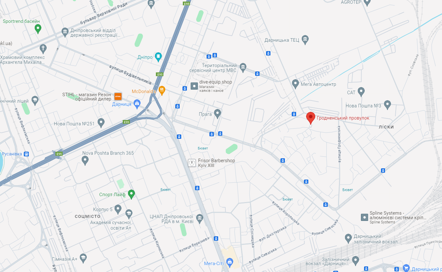 На стінах - плями, кабелі та труби. Як виглядає найдешевша "смарт"-квартира в Києві (фото)