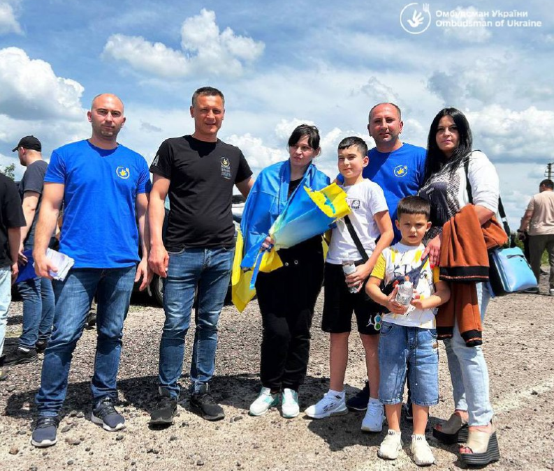 Українка повернулась з російського полону й побачила сина вперше за понад два роки: відео до сліз