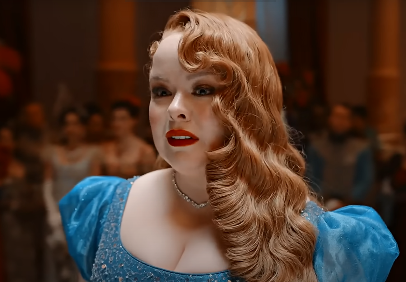 Какой была звезда "Бриджертонов" до сериала: будто другой человек (фото)