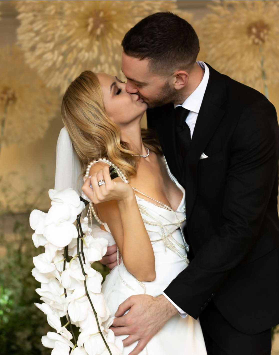 Зірка "Кварталу" показала, як "відгуляла" весілля з іноземцем: бренди, розкіш і блиск