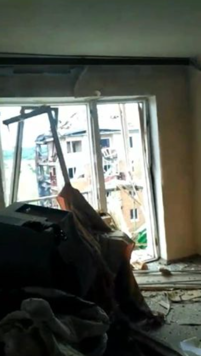 Отец известной актрисы оказался в эпицентре ракетного удара: фото разрушенной квартиры