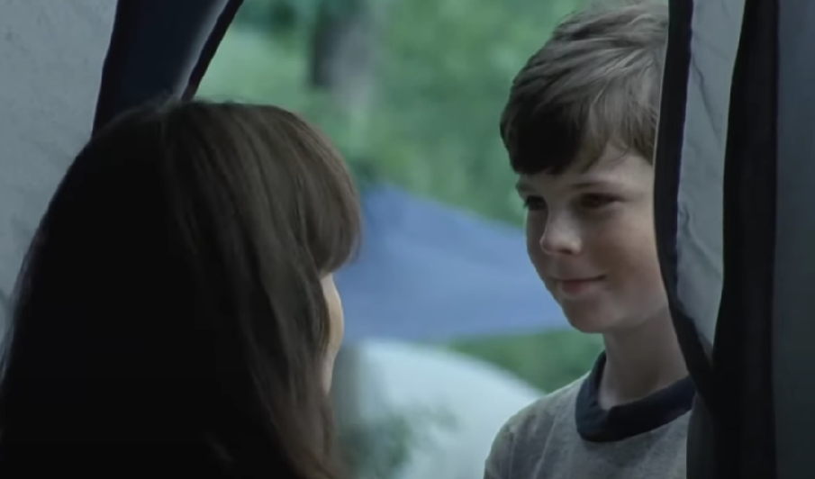 Он сыграл Карла в "Ходячих мертвецах", а сейчас стал настоящим красавчиком. Как изменился актер Чендлер Риггз