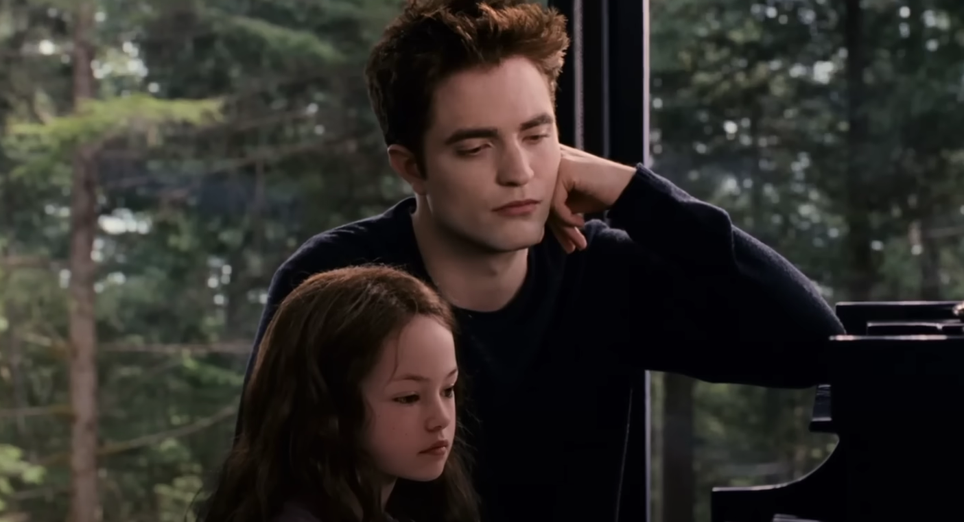 Як виглядає актриса, яка зіграла дочку Белли та Едварда в "Сутінках". Їй 23 і вона неймовірно красива