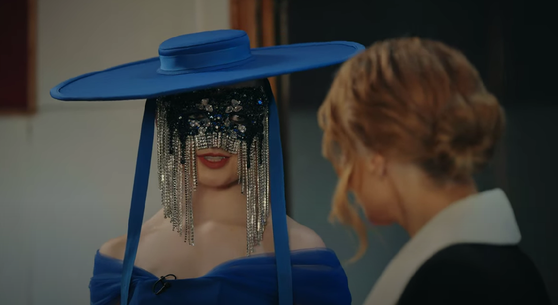 Загадкова Klavdia Petrivna вперше показала своє обличчя (відео)