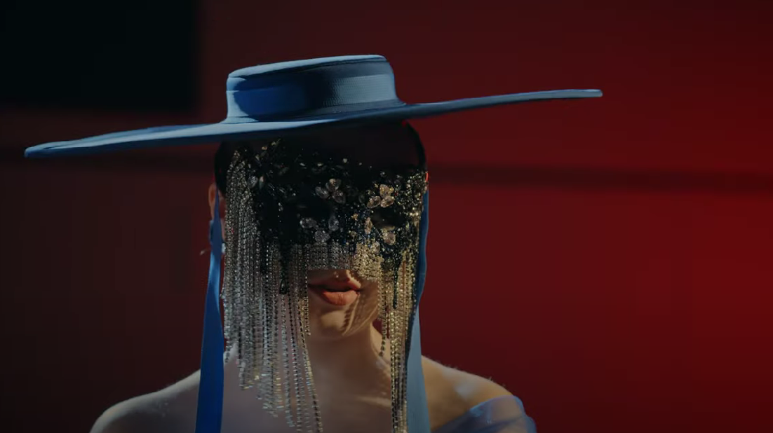 Загадкова Klavdia Petrivna вперше показала своє обличчя (відео)