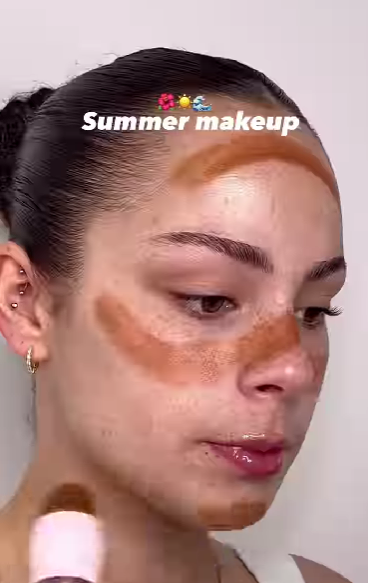 Дві хвилинки і красуня. Легкий та стильний літній макіяж, який підійде кожній (вдіео)