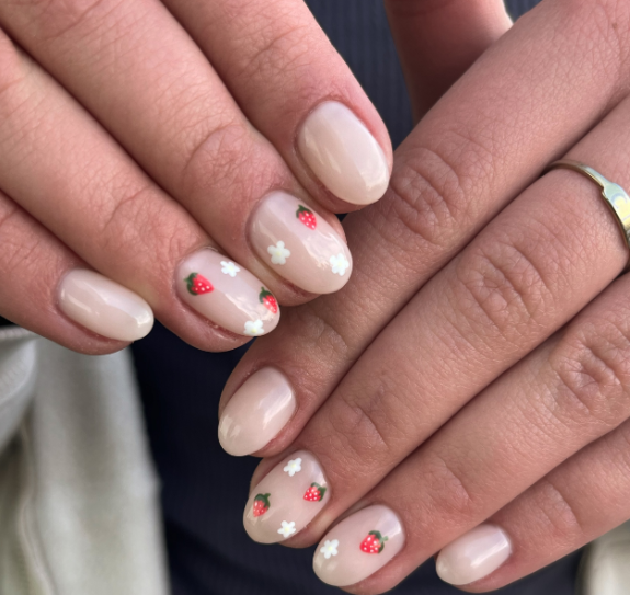 5 идей трендового маникюра на короткие ногти. "Дорогие" дизайны для всех возрастов