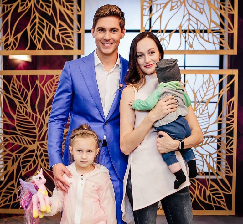 На тлі вагітності Полтавської. Остапчук відповів, чи спілкується з дітьми від першого шлюбу