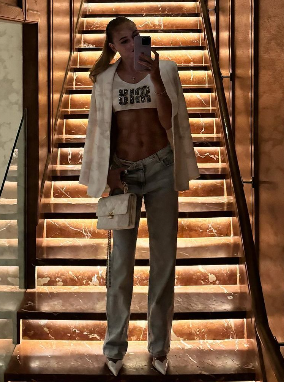 Яркие фото и факты из личной жизни Дарьи Билодид, покинувшей ОИ-2024 из-за скандала