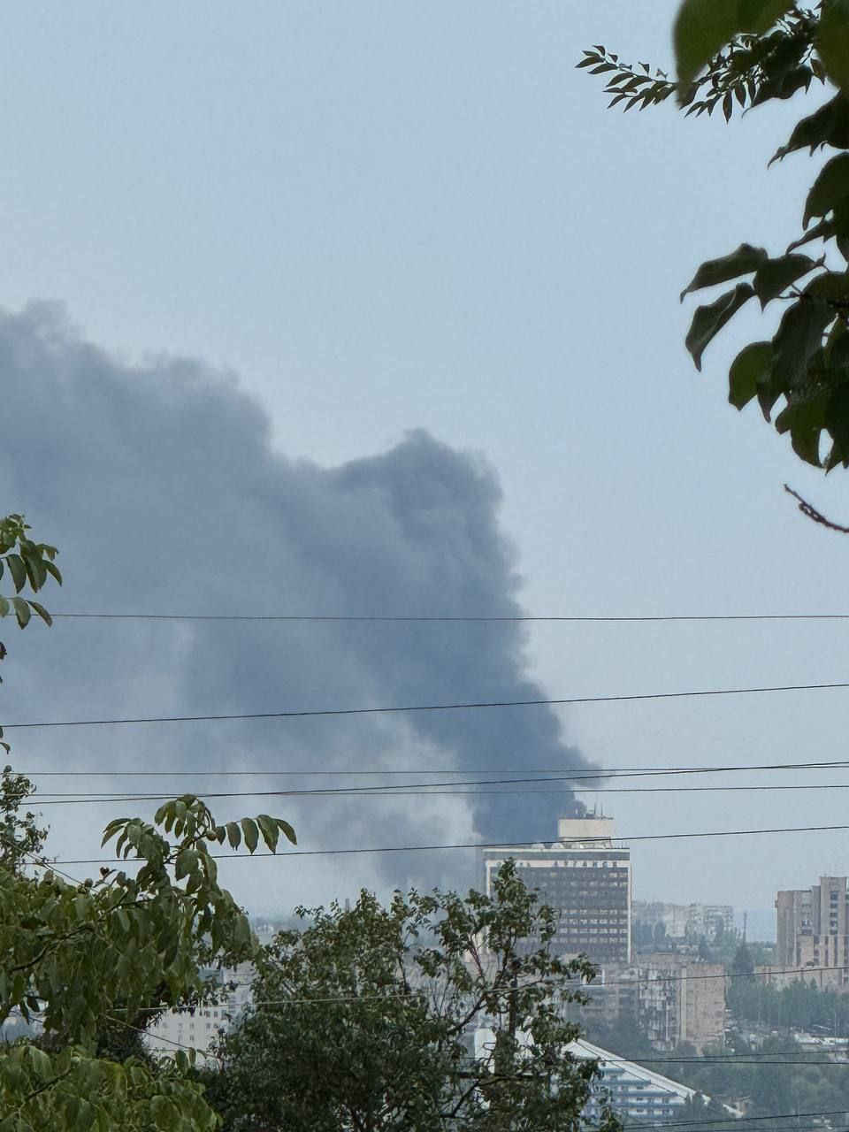 В окупованих Луганську та Макіївці повідомляють про прильоти (відео)