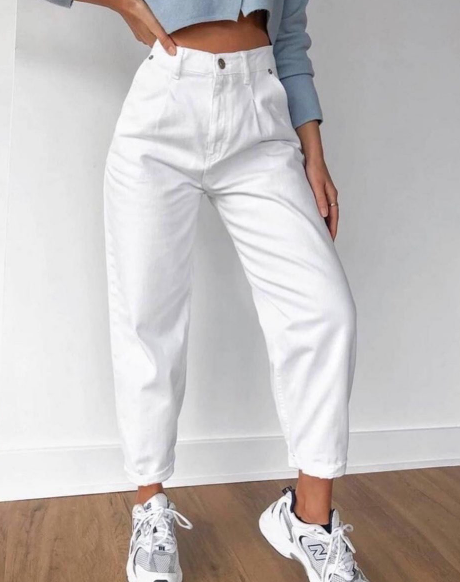 Идеально на лето и осень. Какие брюки скроют лишнее и визуально удлинят ножки