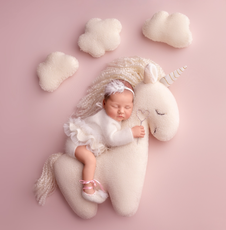 Кот и Татаринцева довели до слез кадрами с маленькой дочерью: "Наш котенок"