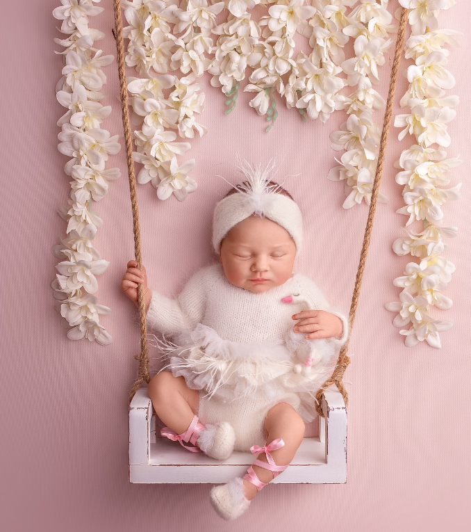 Кот и Татаринцева довели до слез кадрами с маленькой дочерью: "Наш котенок"