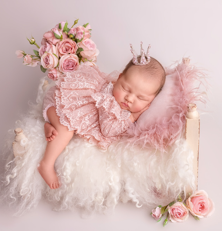 Кот и Татаринцева довели до слез кадрами с маленькой дочерью: "Наш котенок"