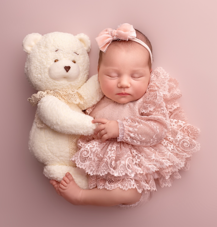 Кот и Татаринцева довели до слез кадрами с маленькой дочерью: "Наш котенок"